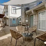 Olala Fine Arts Studio Flats